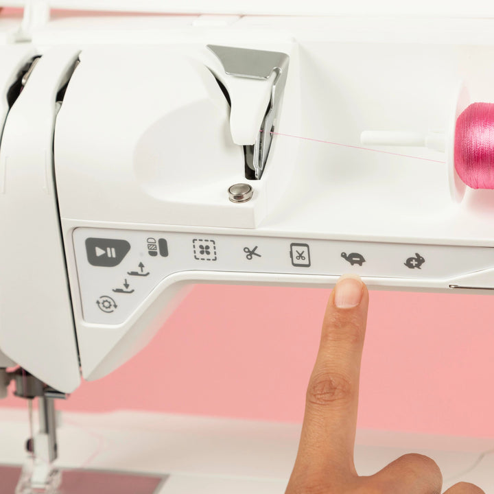 EM9305 Embroidery machine SINGER®